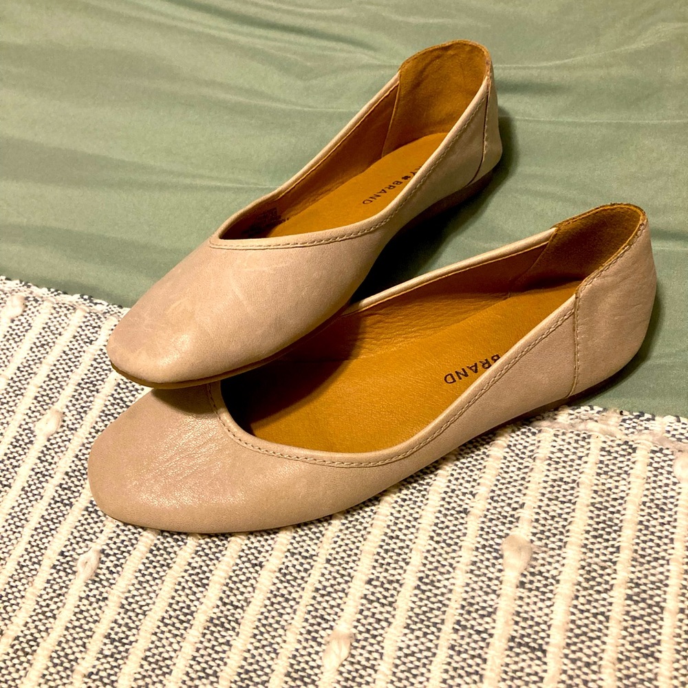 Lucky Size 7.5 Tan Slip-on’s